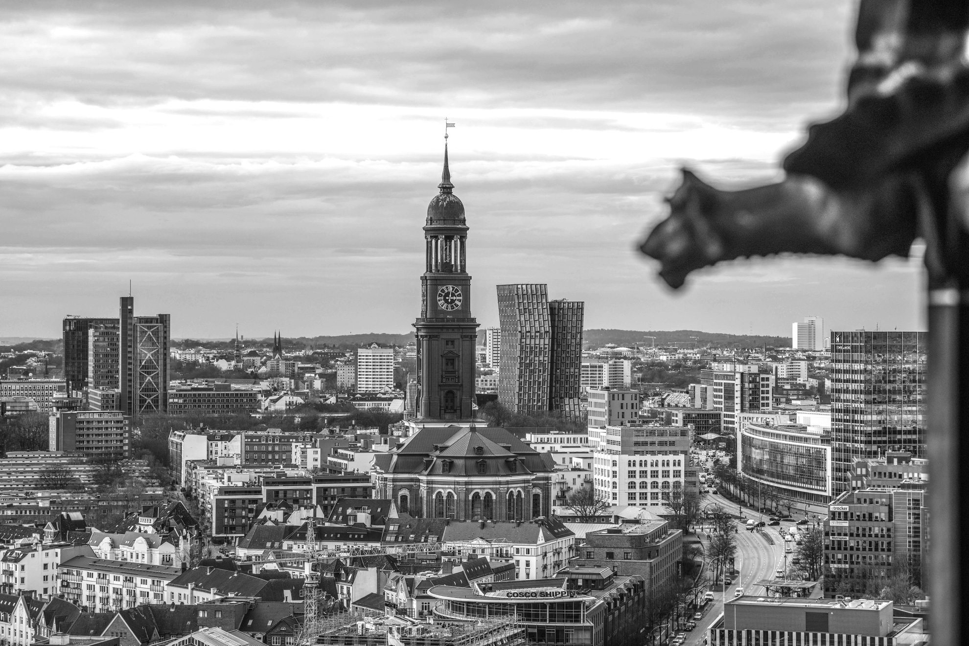 Hamburg von der Nikolaikirche aus gesehen